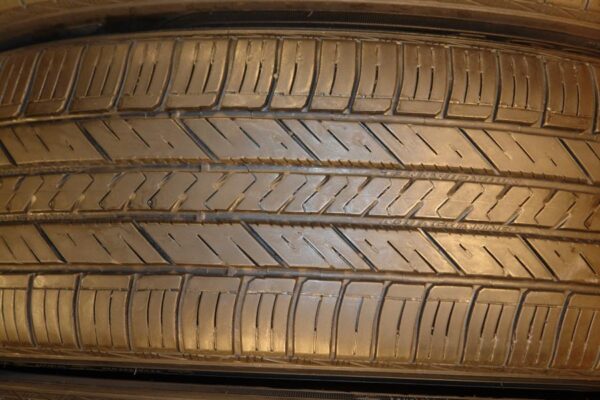 4 used tires 225/55/17 GOODYEAR - Image 4