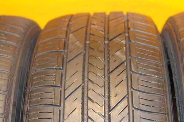 4 used tires 225/55/17 GOODYEAR - Image 5