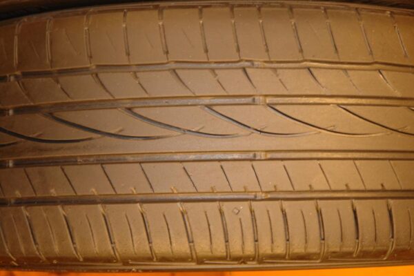 2 used tires 235/50/18 FALKEN - Image 4