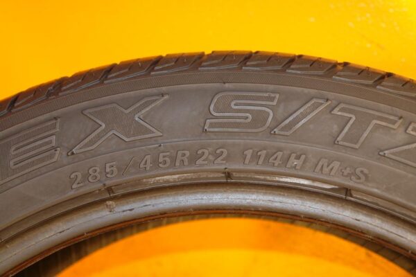 2 used tires 285/45/22 FALKEN - Image 7