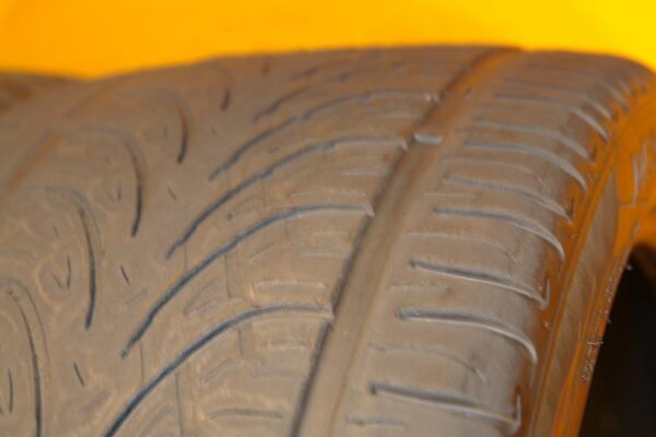 2 used tires 265/35/22 DELINTE - Image 3