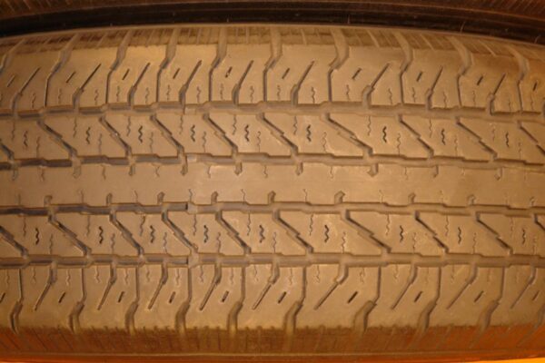 2 used tires 225/75/15 COOPER - Image 4