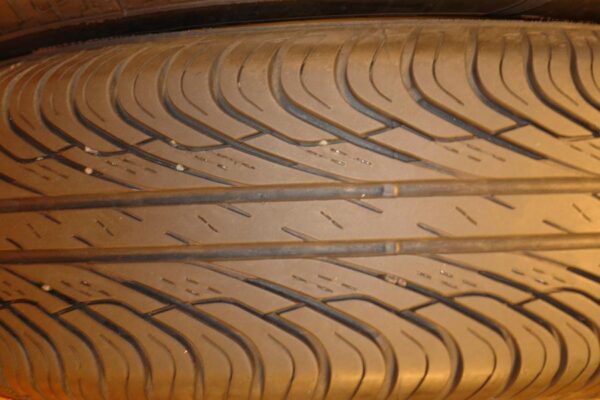 2 used tires 235/70/15 GENERAL - Image 4