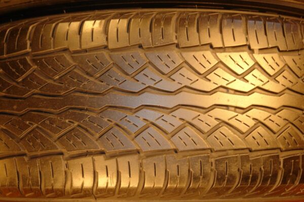 2 used tires 265/70/17 FALKEN - Image 4