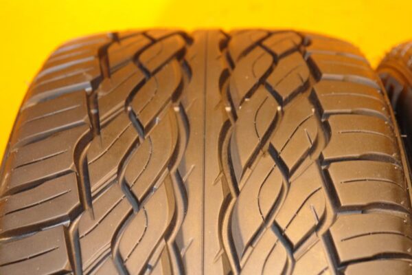 2 used tires 285/40/22 FALKEN - Image 3