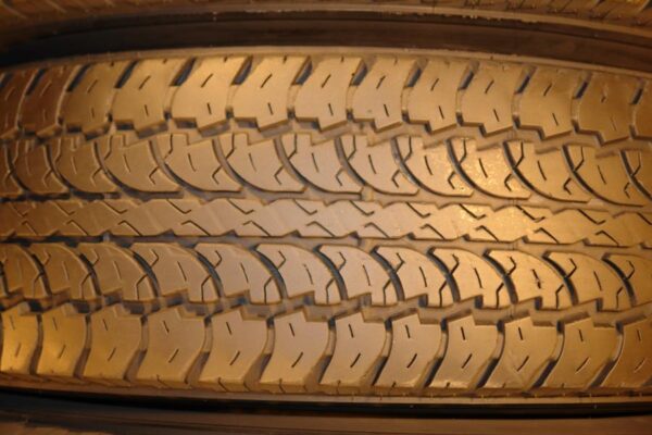 4 used tires LT 30/9.50/15 DAYTON - Image 4