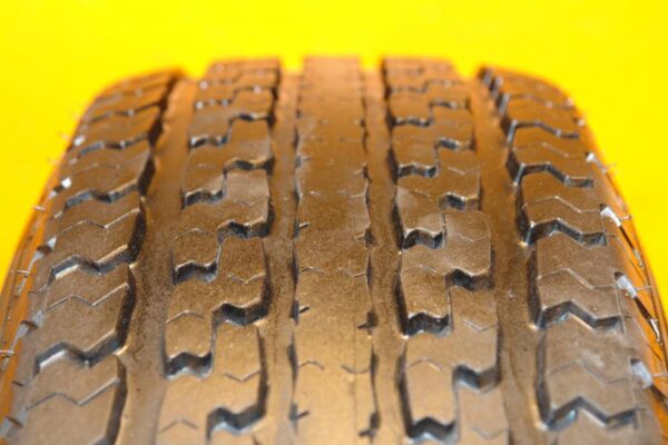 4 used tires ST 235/80/16 COMMODORE - Image 5