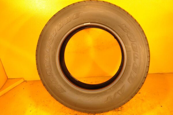 2 used tires LT 275/70/18 BRIDGESTONE - Image 4