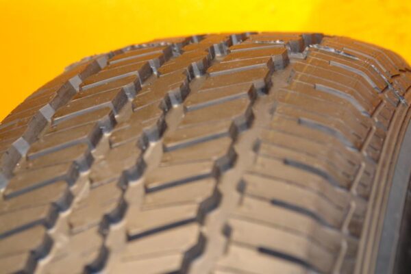 2 used tires 255/65/17 CONTINENTAL - Image 3