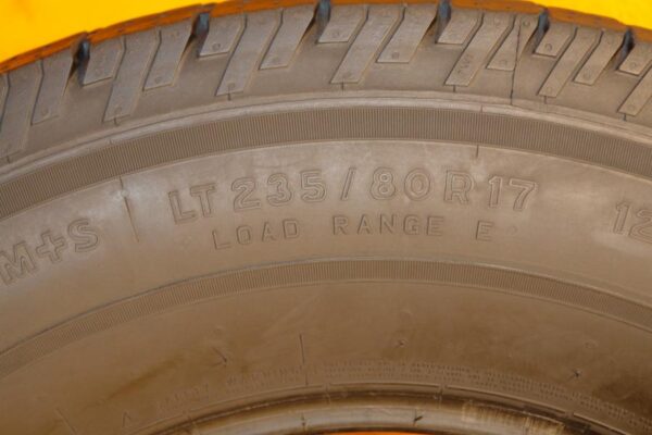 2 used tires LT 235/80/17 GENERAL - Image 6