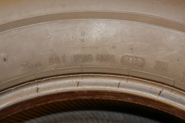 2 used tires LT 235/80/17 GENERAL - Image 7