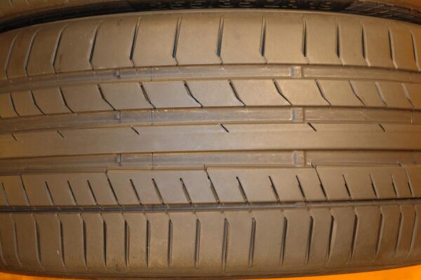 2 used tires 255/35/19 CONTINENTAL - Image 4