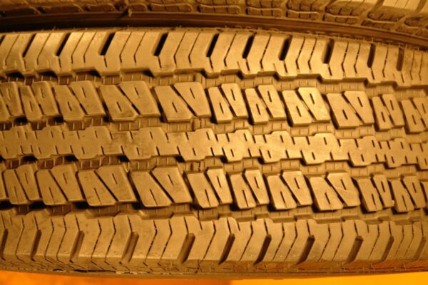 2 used tires LT 235/85/16 GENERAL - Image 4