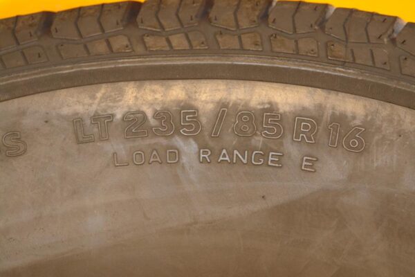 2 used tires LT 235/85/16 GENERAL - Image 7