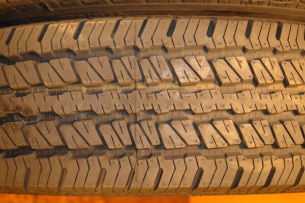 2 used tires LT 235/85/16 GENERAL - Image 4