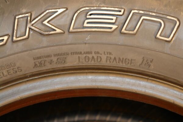 2 used tires LT 275/65/18 FALKEN - Image 8