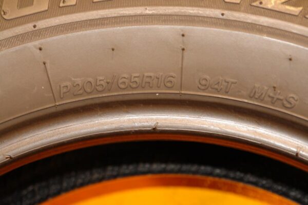 2 used tires 205/65/16 BRIDGESTONE - Image 7