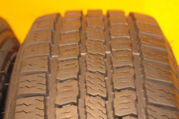 2 used tires 235/70/16 GEO-TRAC - Image 5