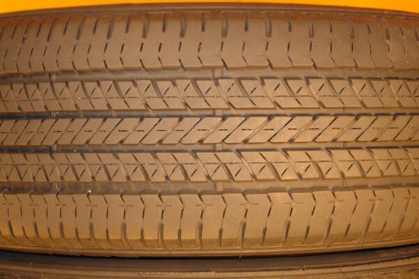 2 used tires 215/65/17 BRIDGESTONE - Image 4