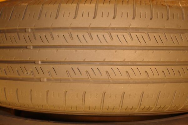 2 used tires 225/65/16 WESTLAKE - Image 4