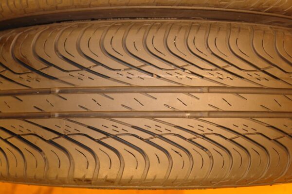 2 used tires 215/65/16 GENERAL - Image 4