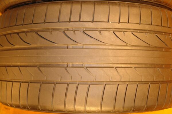 2 used tires 305/35/20 BRIDGESTONE - Image 4