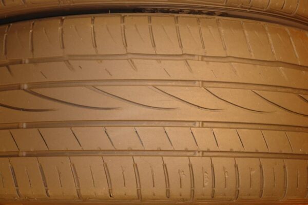 2 used tires 235/45/18 FALKEN - Image 4