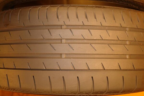 2 used tires 245/35/19 CONTINENTAL - Image 4