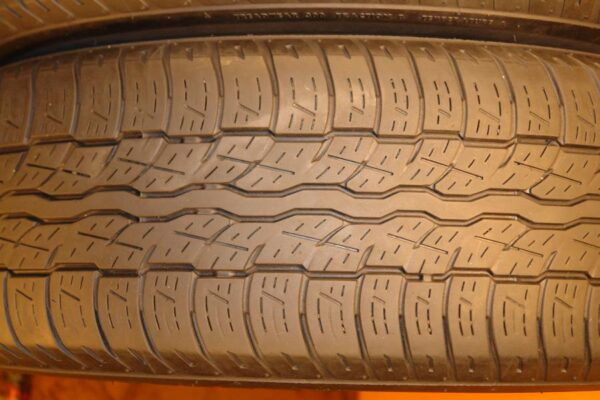 2 used tires 235/60/16 BRIDGESTONE - Image 4