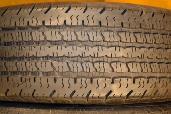 2 used tires 235/70/16 GENERAL - Image 4