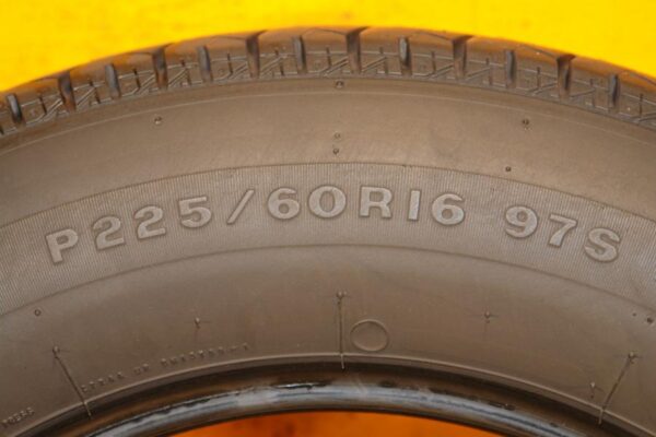 2 used tires 225/60/16 DAYTON - Image 6