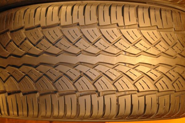 2 used tires 295/50/20 FALKEN - Image 4