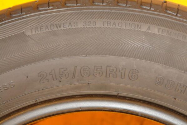 2 used tires 215/65/16 MAYRUN - Image 8