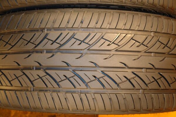 2 used tires 265/35/22 ZEETEX - Image 4