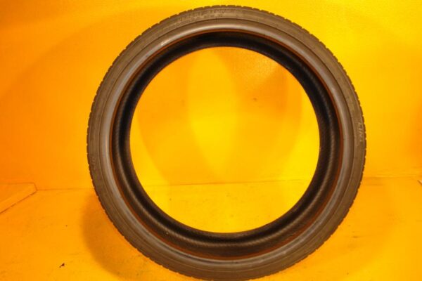 2 used tires 255/30/24 DELINTE - Image 5