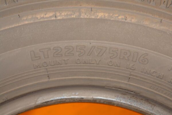 2 used tires LT 225/75/16 WILDCAT - Image 6