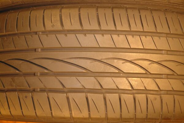 2 used tires 235/55/19 FALKEN - Image 4