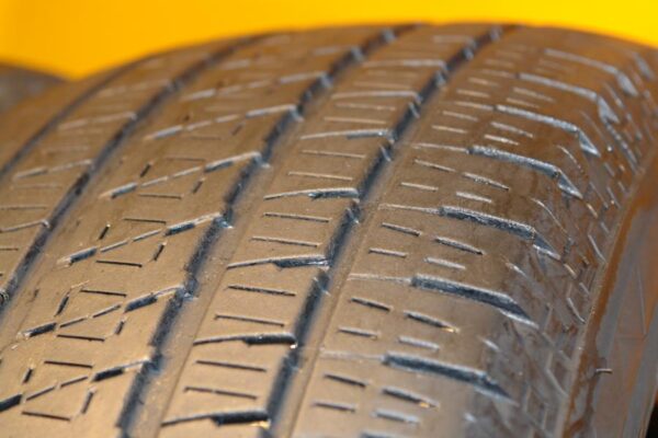 2 used tires 275/60/20 BRIDGESTONE - Image 3