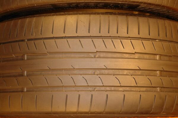 2 used tires 255/35/19 CONTINENTAL - Image 4