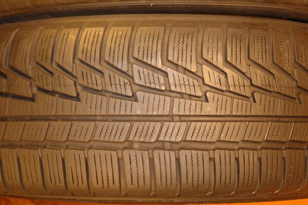 2 used tires 205/50/17 NOKIAN - Image 4