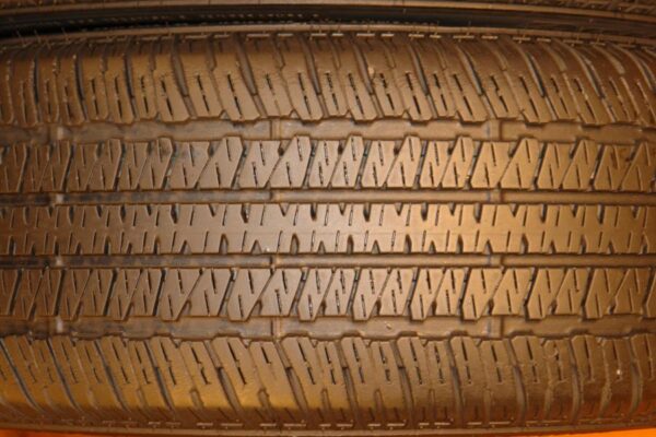 2 used tires 205/65/15 BRIDGESTONE - Image 4