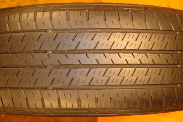 2 used tires 235/60/18 CONTINENTAL - Image 4