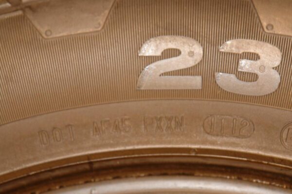 2 used tires 235/60/18 CONTINENTAL - Image 7