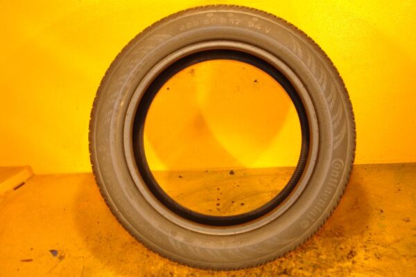 2 used tires 225/50/17 CONTINENTAL - Image 7