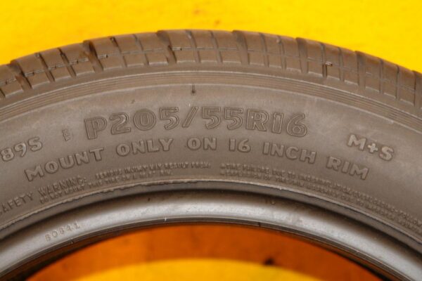 2 used tires 205/55/16 MATRIX - Image 7