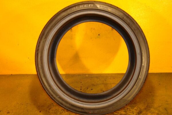 2 used tires 245/35/18 FALKEN - Image 6