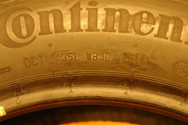 2 used tires 225/55/18 CONTINENTAL - Image 8