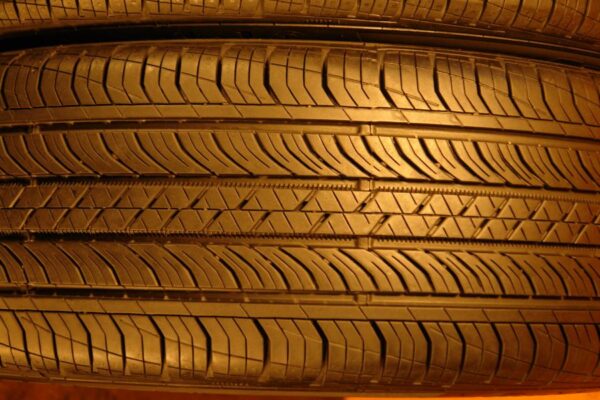 2 used tires 225/55/18 CONTINENTAL - Image 4