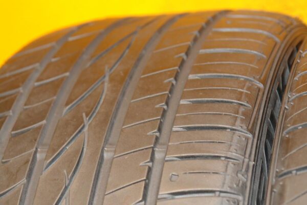 2 used tires 245/40/17 FALKEN - Image 5