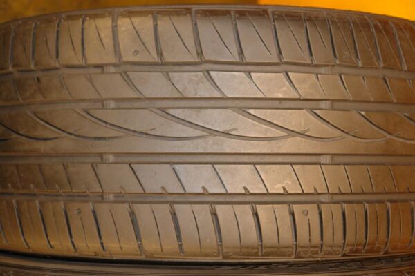 2 used tires 245/40/17 FALKEN - Image 4